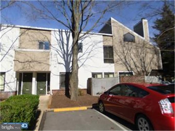 1700 Oakwood Terrace – photo 1