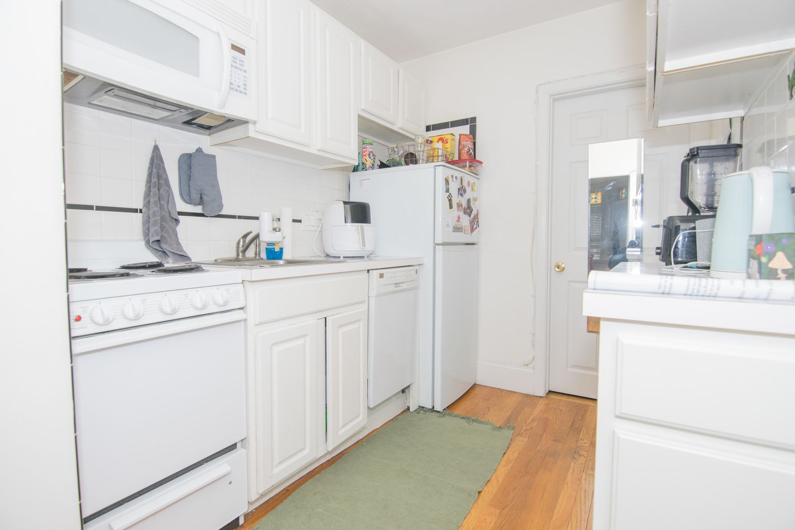 Large 2 bed next to Northeastern and Berklee for the upcoming school year! – photo 1