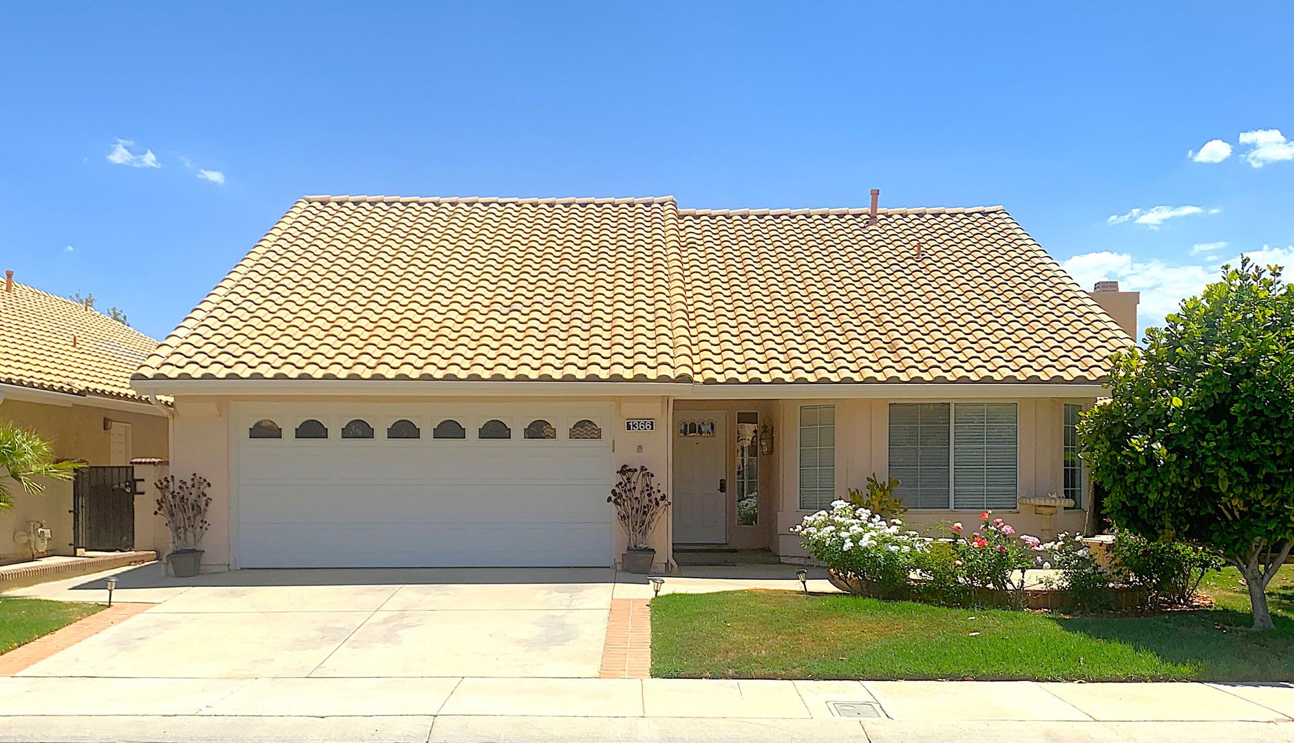 Sun Lakes 3 Bedroom Backs The Golf Course – photo 1 of 24