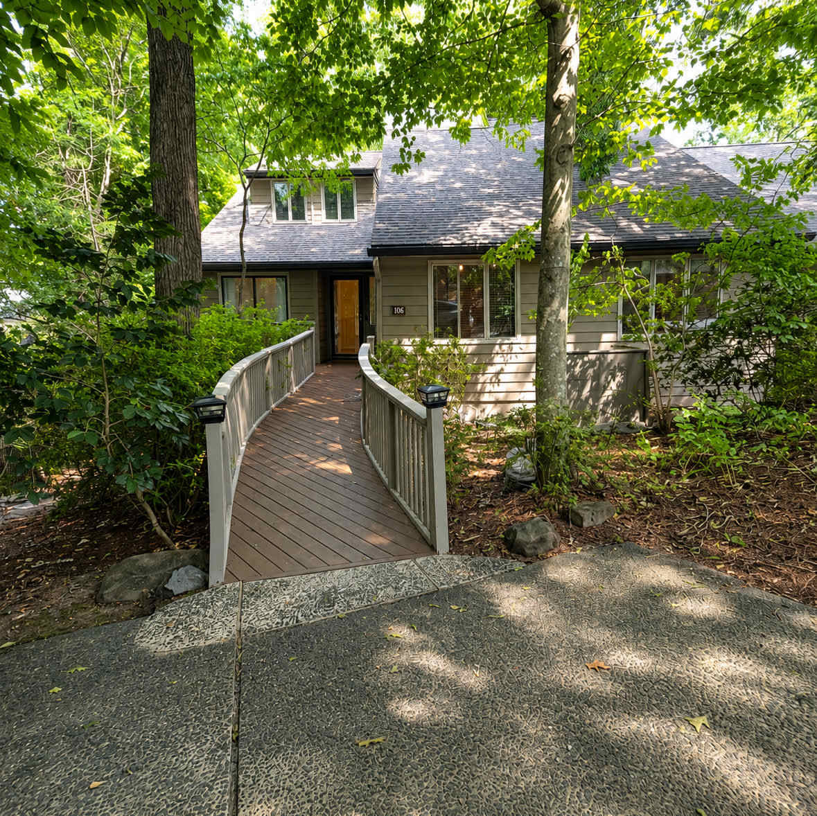 106 Montrose Drive – photo 1