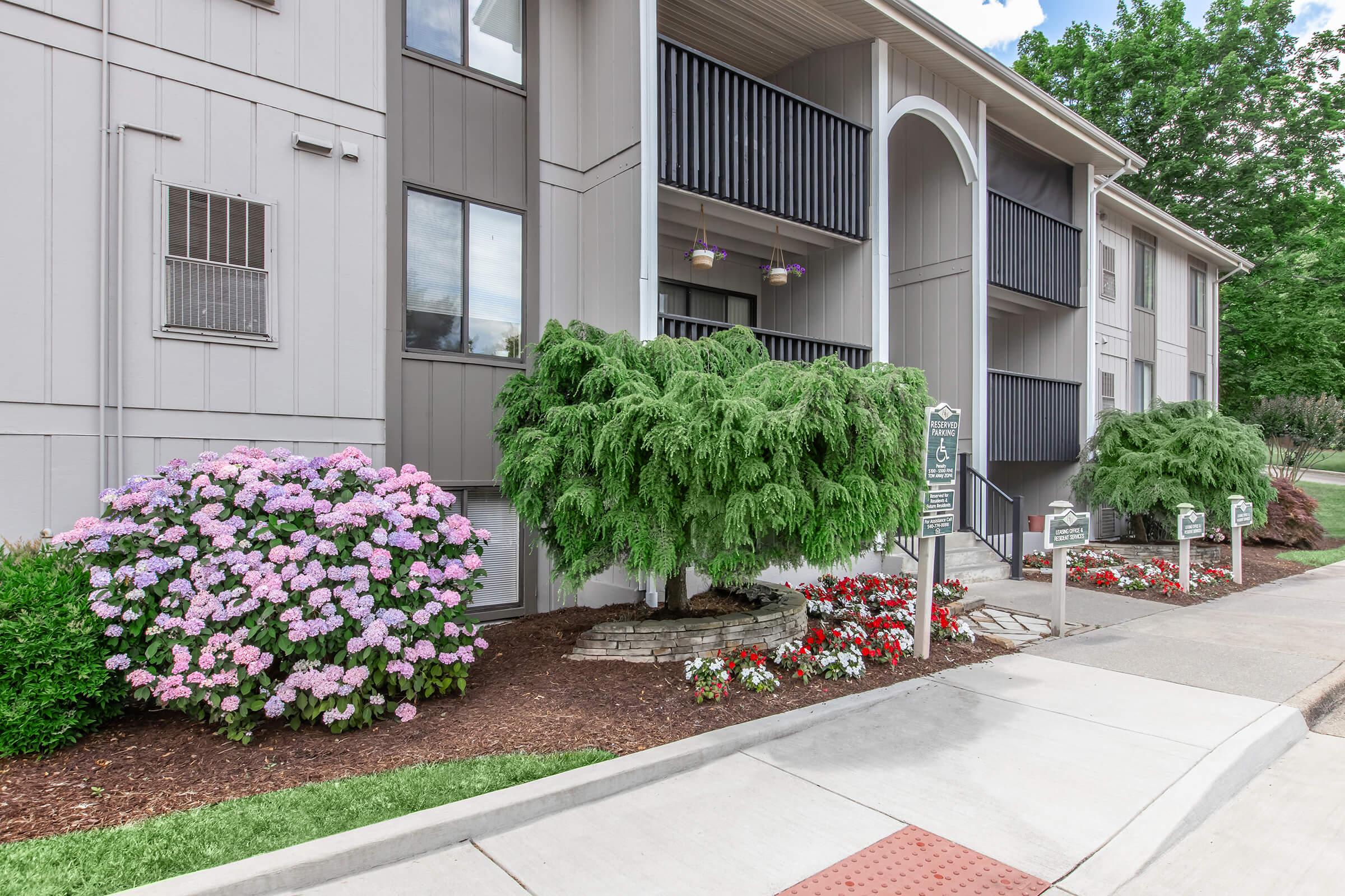 1138 Highland Ave 1Bed 1Bath 895 – photo 1