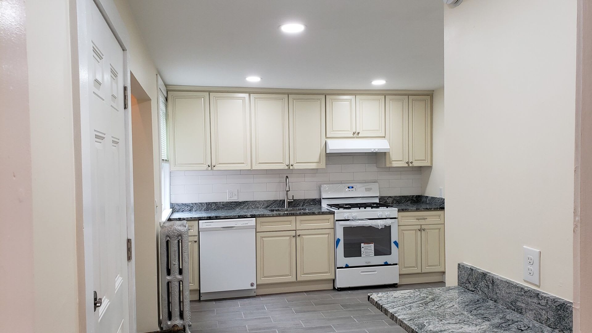 4 Bed 2 Bath W Ht Hw Included And Near The T – photo 1