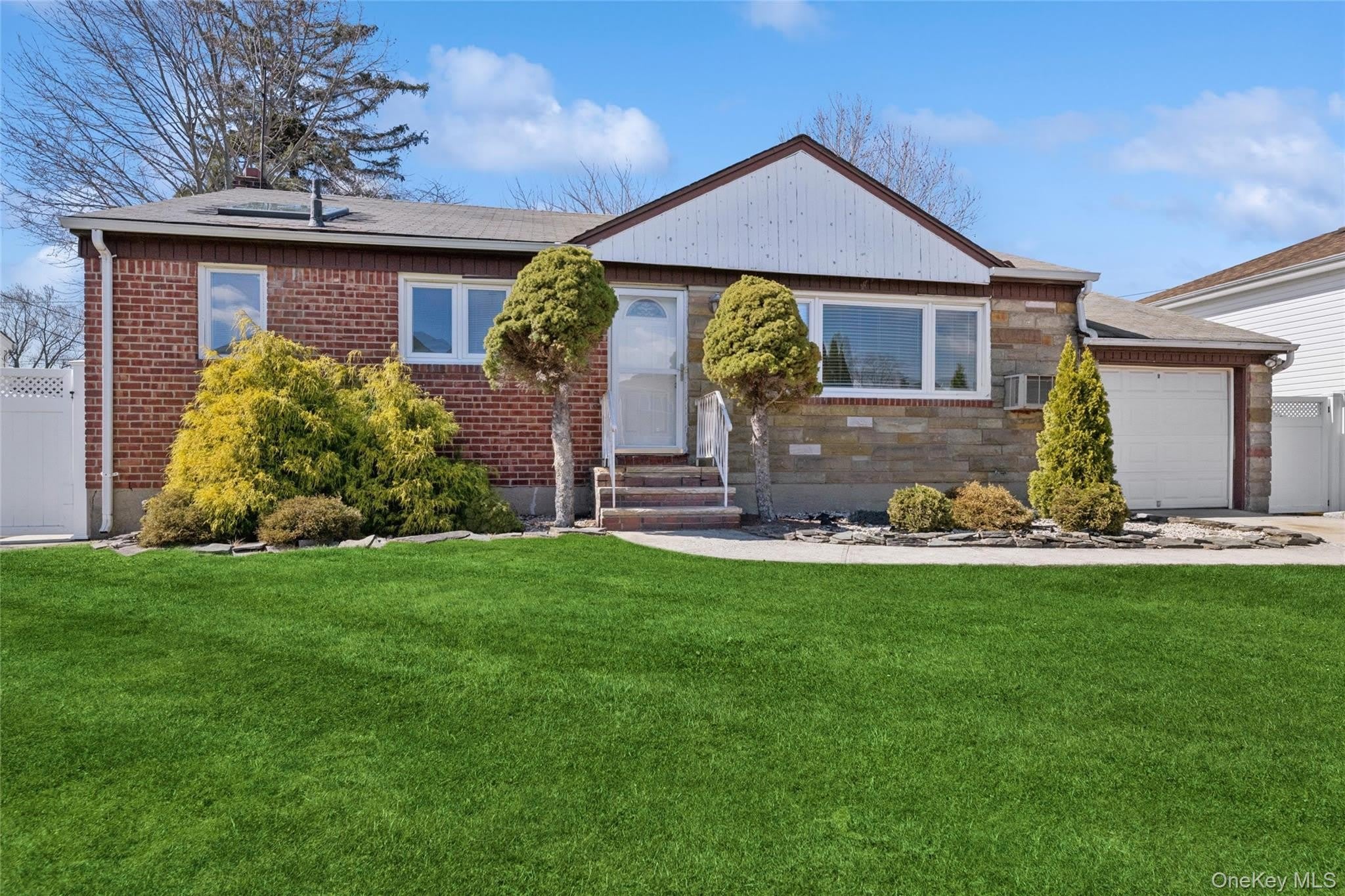 31 Evelyn Lane – photo 1 of 25