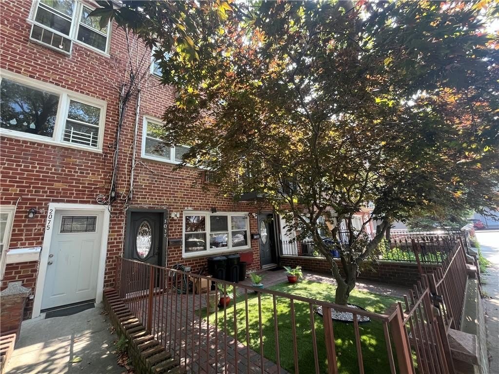 2077 E 54th Street – photo 1