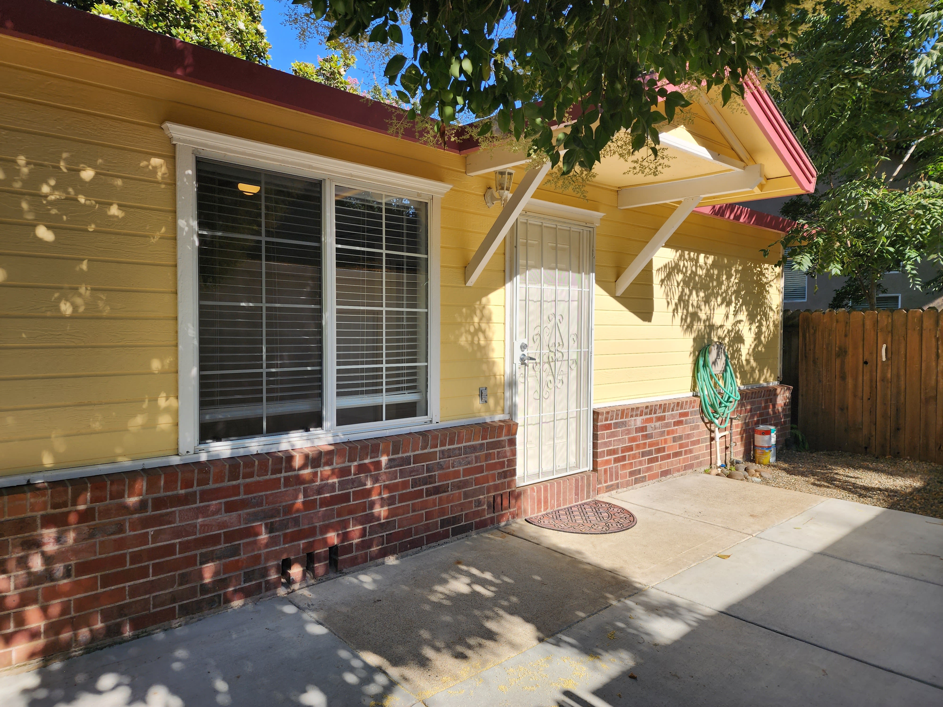 208 Earl Ave – photo 1