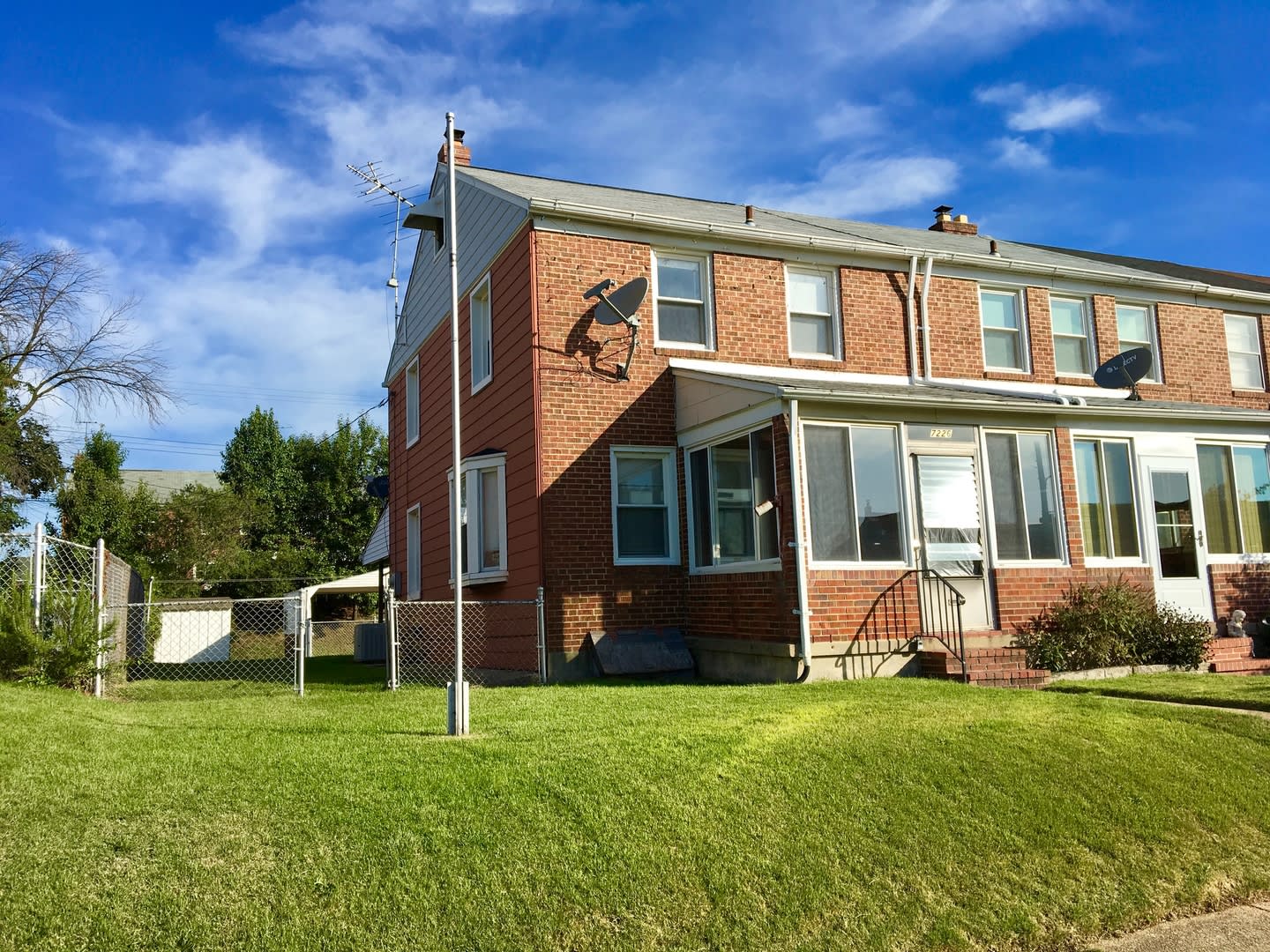 Charming 3Bd 1 5Ba Townhome In Eastwood Baltimore – photo 1