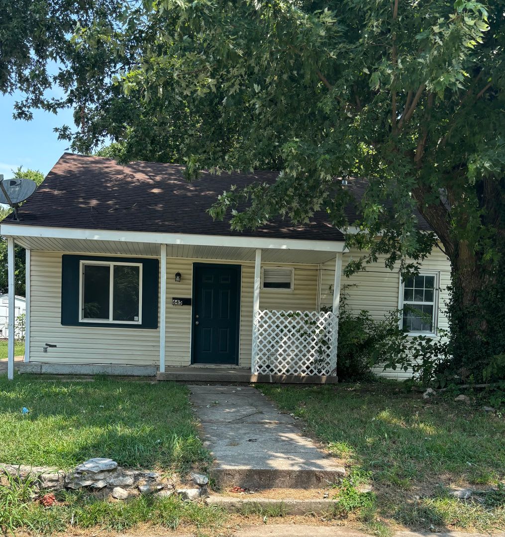 Charming 3-Bedroom Home Near Historic C-Street – photo 1