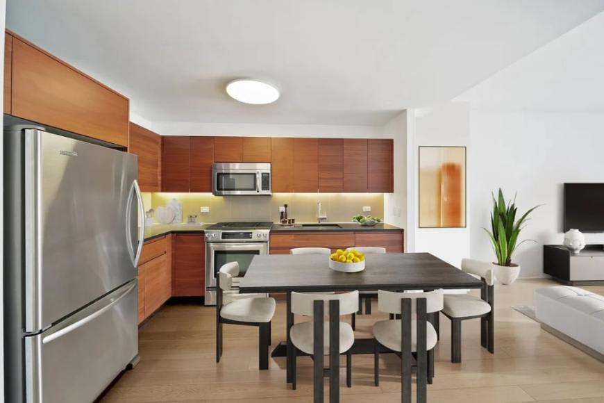 535 West 44th St. – photo 1