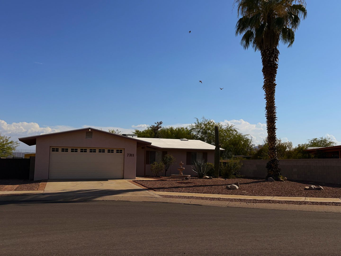 Updated 3Bed/2Bath Home-IN Quiet, Low-traffic Location near Ina & Thoryndale – photo 1