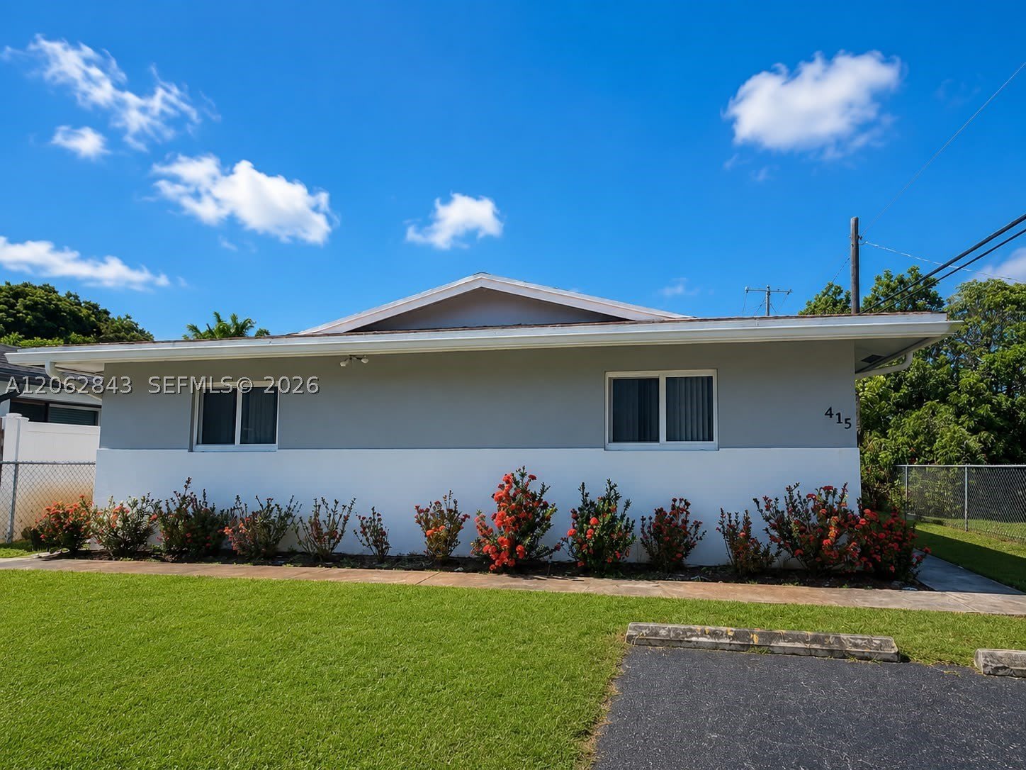 415 SW 16th Ct – photo 1