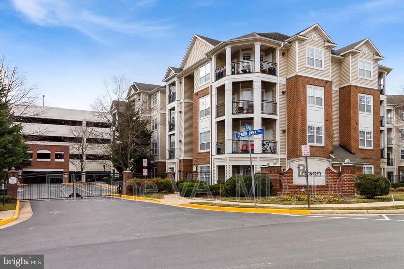 12937 Centre Park Cir – photo 1 of 54