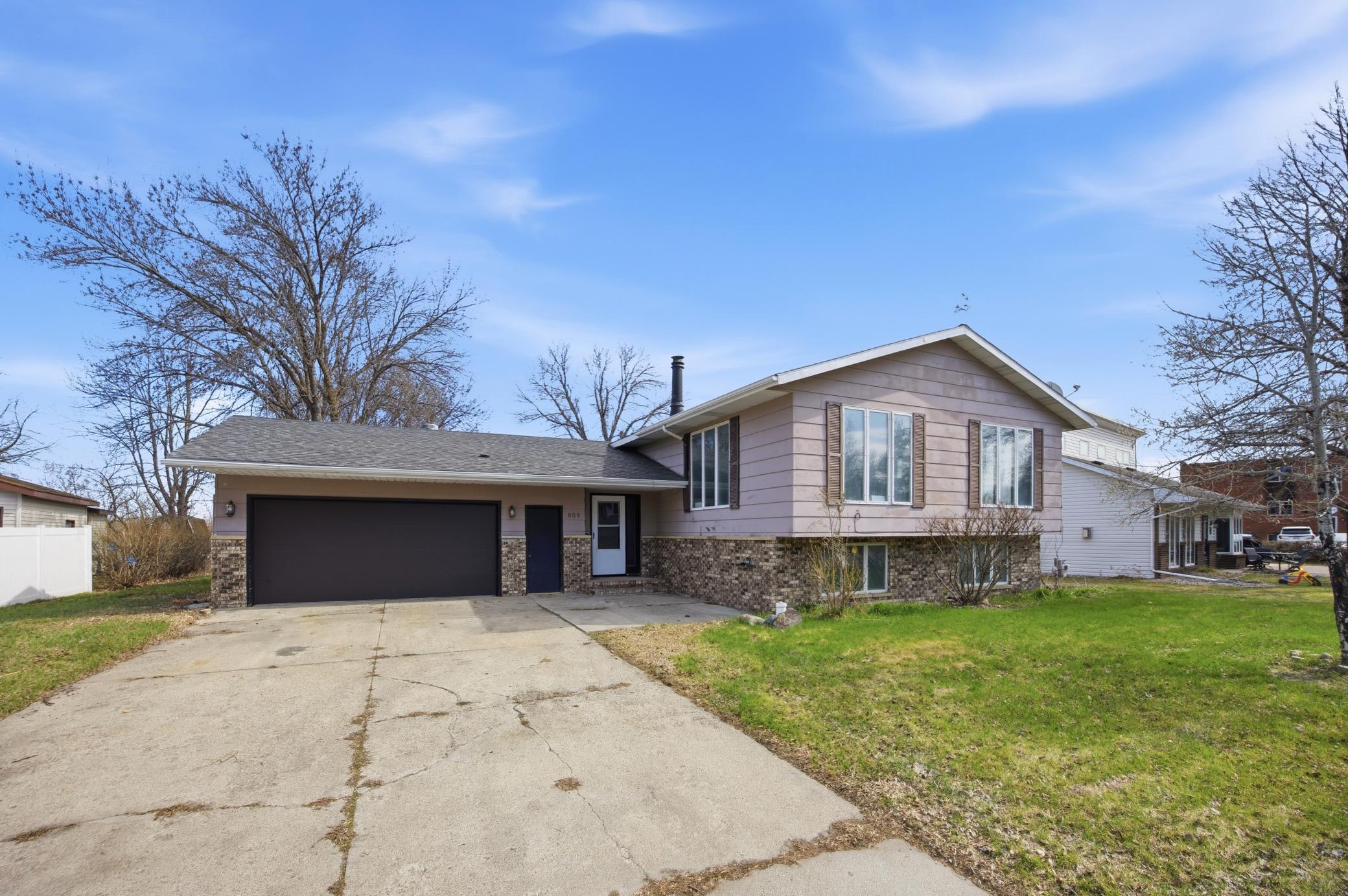 609 Lily Lane – photo 1 of 12