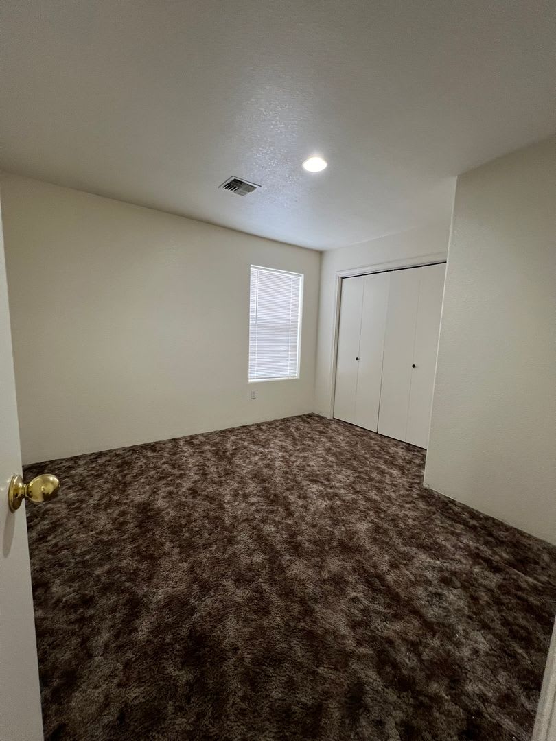 Tri Level 2 Bedroom 1 5 Bathroom Duplex Located Near Sky Lakes And Oregon Tech – photo 1