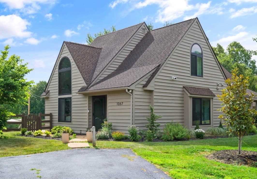 1067 Highlands Drive – photo 1 of 11