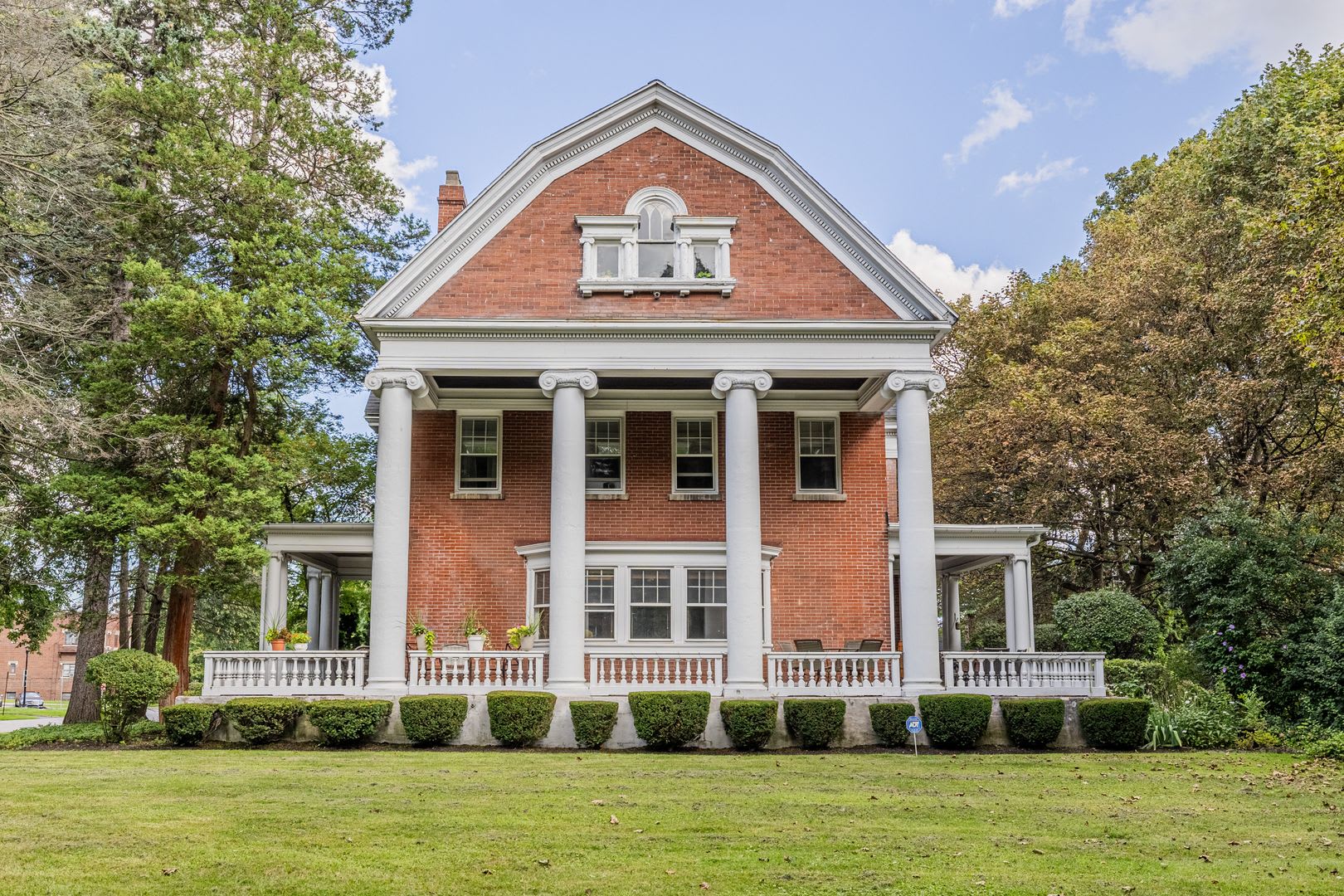 1340 East Ave – photo 1