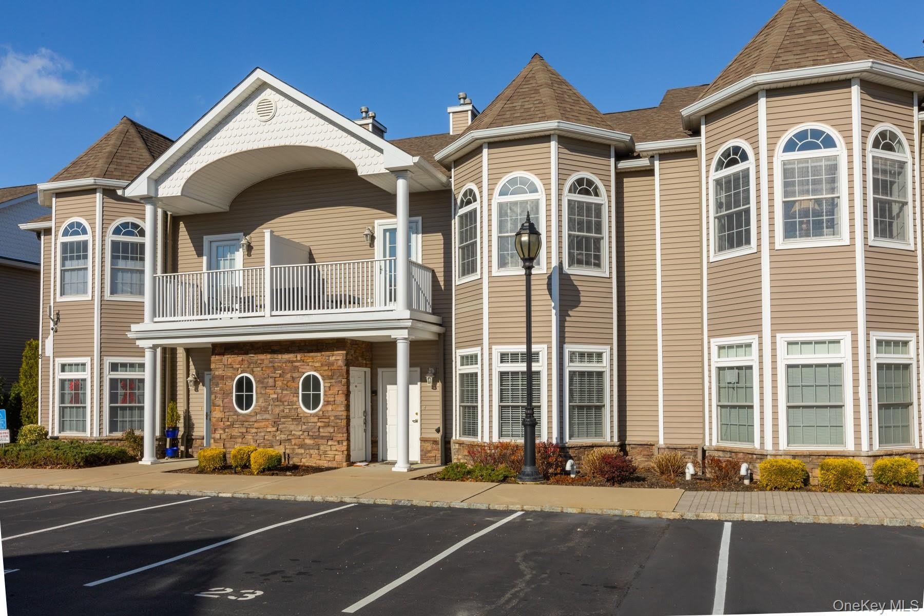 11 Jacqueline Way – photo 1 of 17