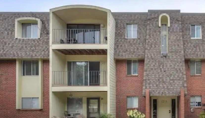 1231 S 121st Plaza – photo 1