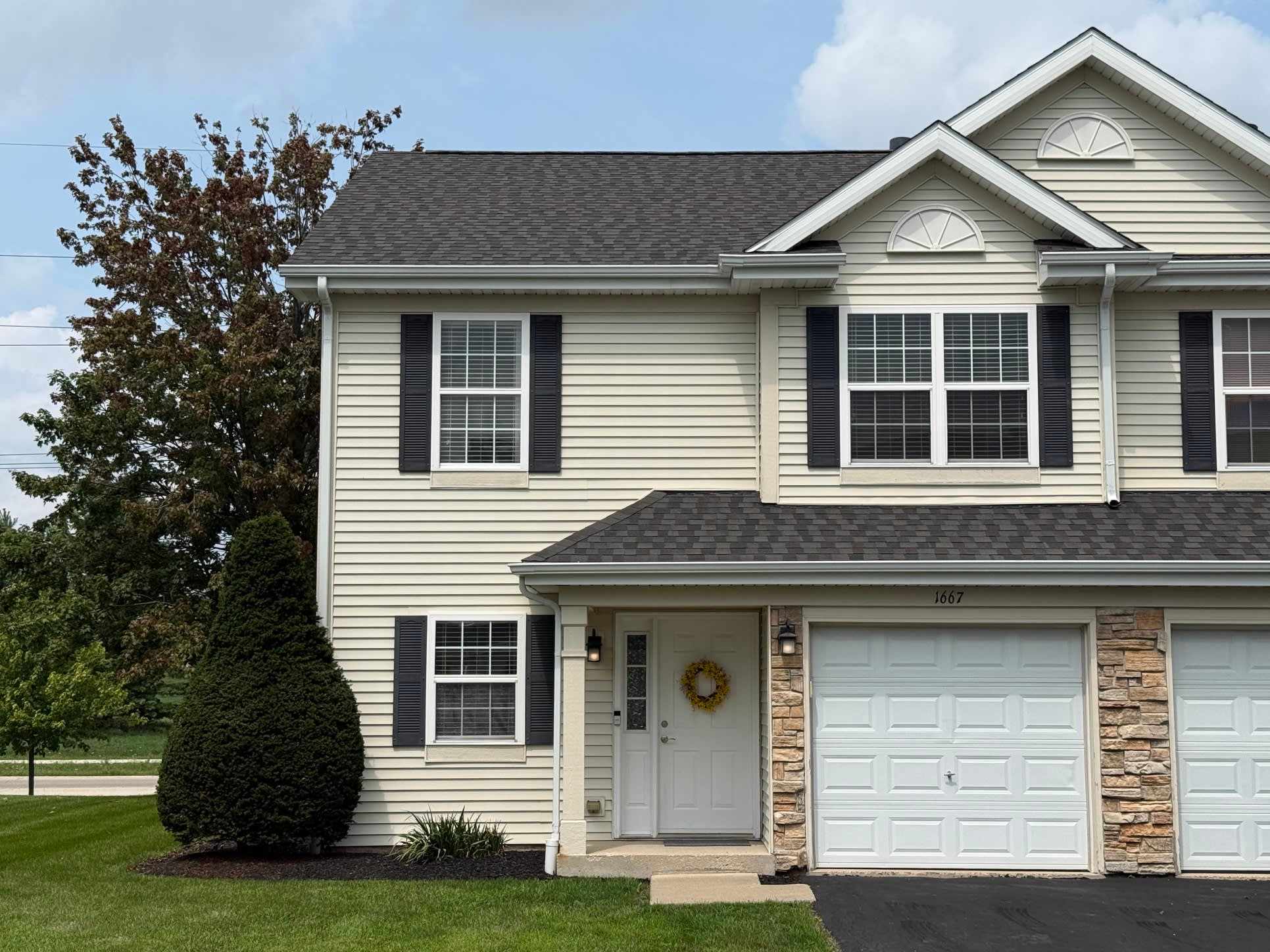 1667 W Chrysler Dr – photo 1 of 12