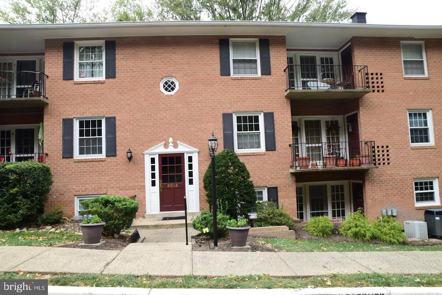 3814 LYNDHURST Drive – photo 1