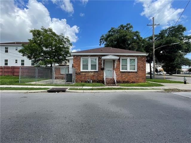 3301 S DORGENOIS Street – photo 1
