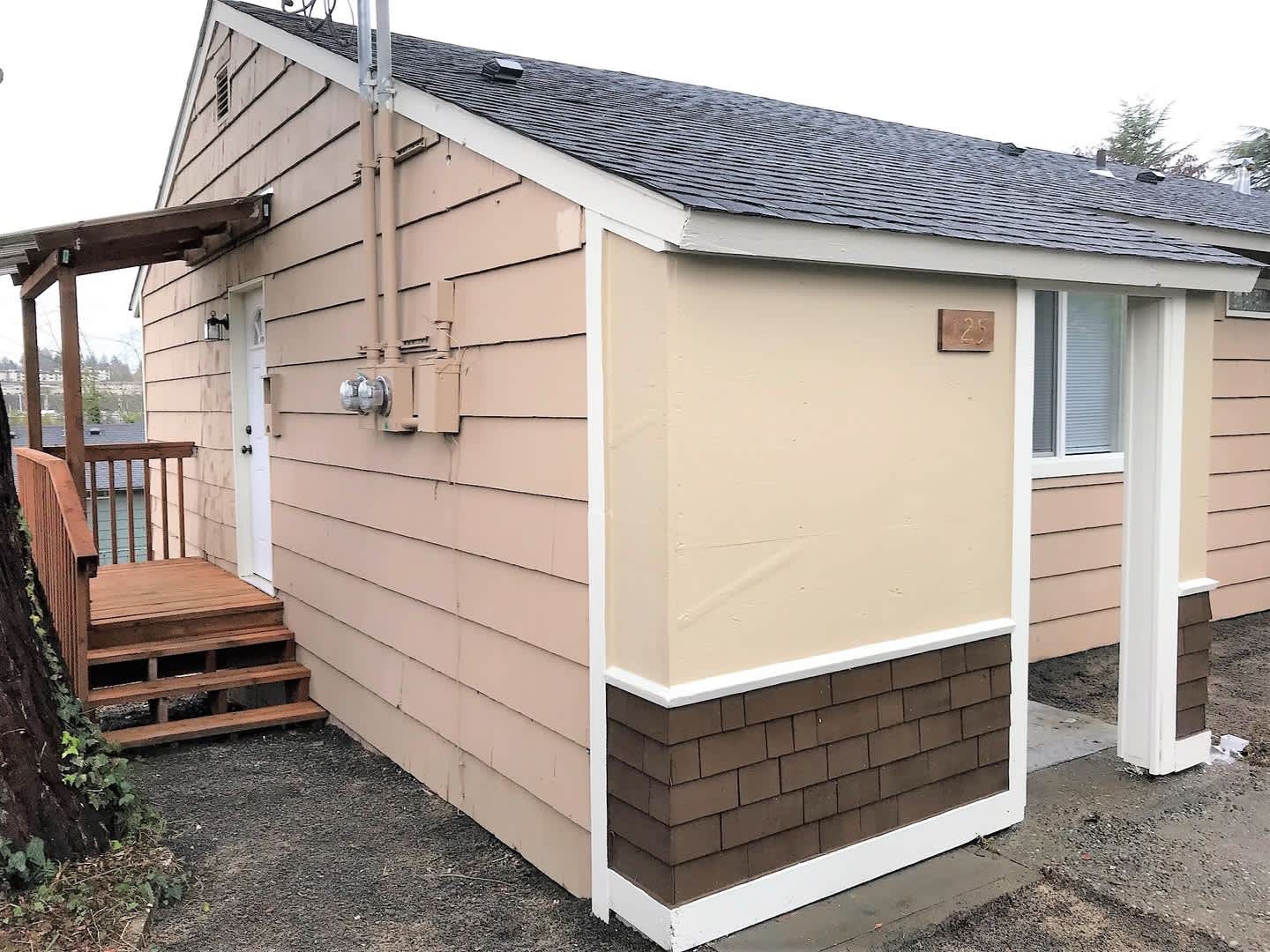 Sheridan Park/ East Bremerton 1 bed 1 bath duplex cottage – photo 1 of 23