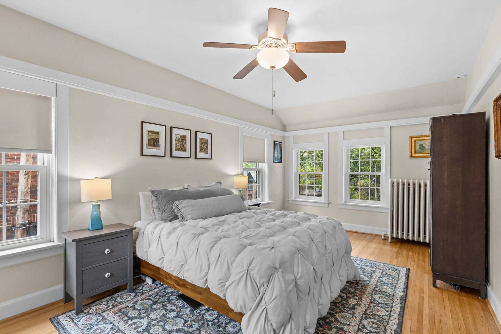 Elegant 4Br Home In University City Spacious Layout Prime Location – photo 1