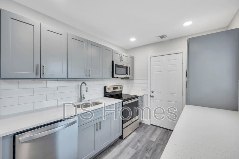 615 MacDonald Ave – photo 1 of 19