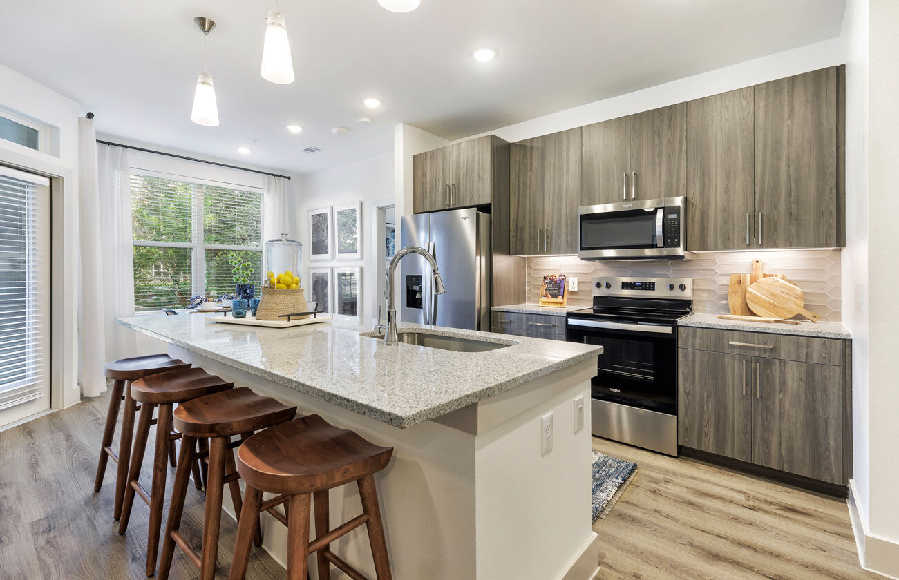 Avelyn Manor – photo 1 of 16
