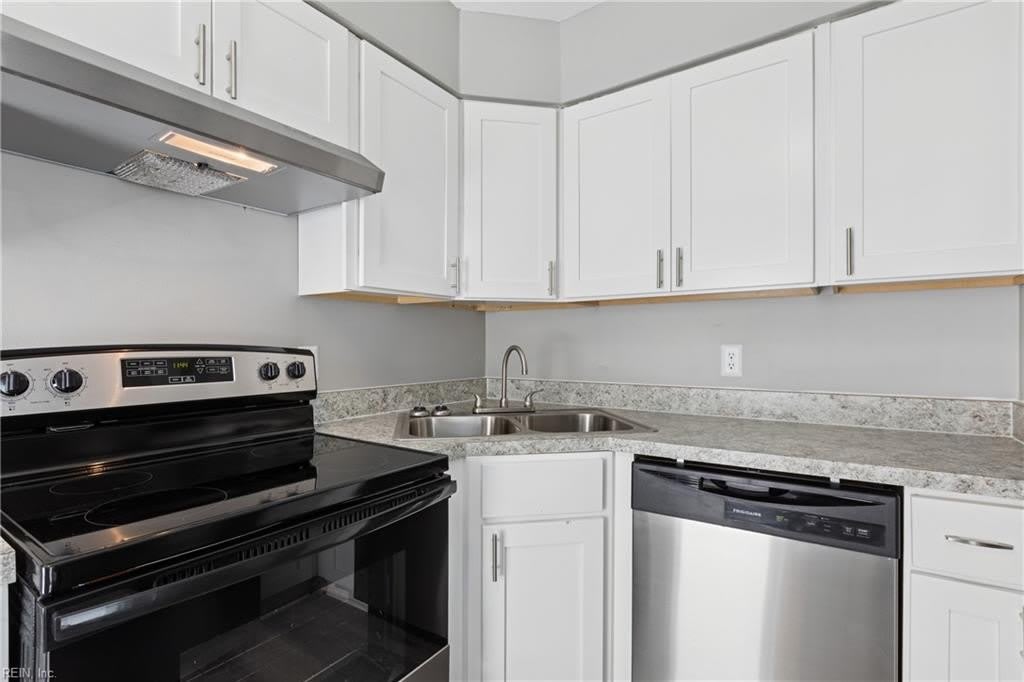 1021 Green Street – photo 1 of 16