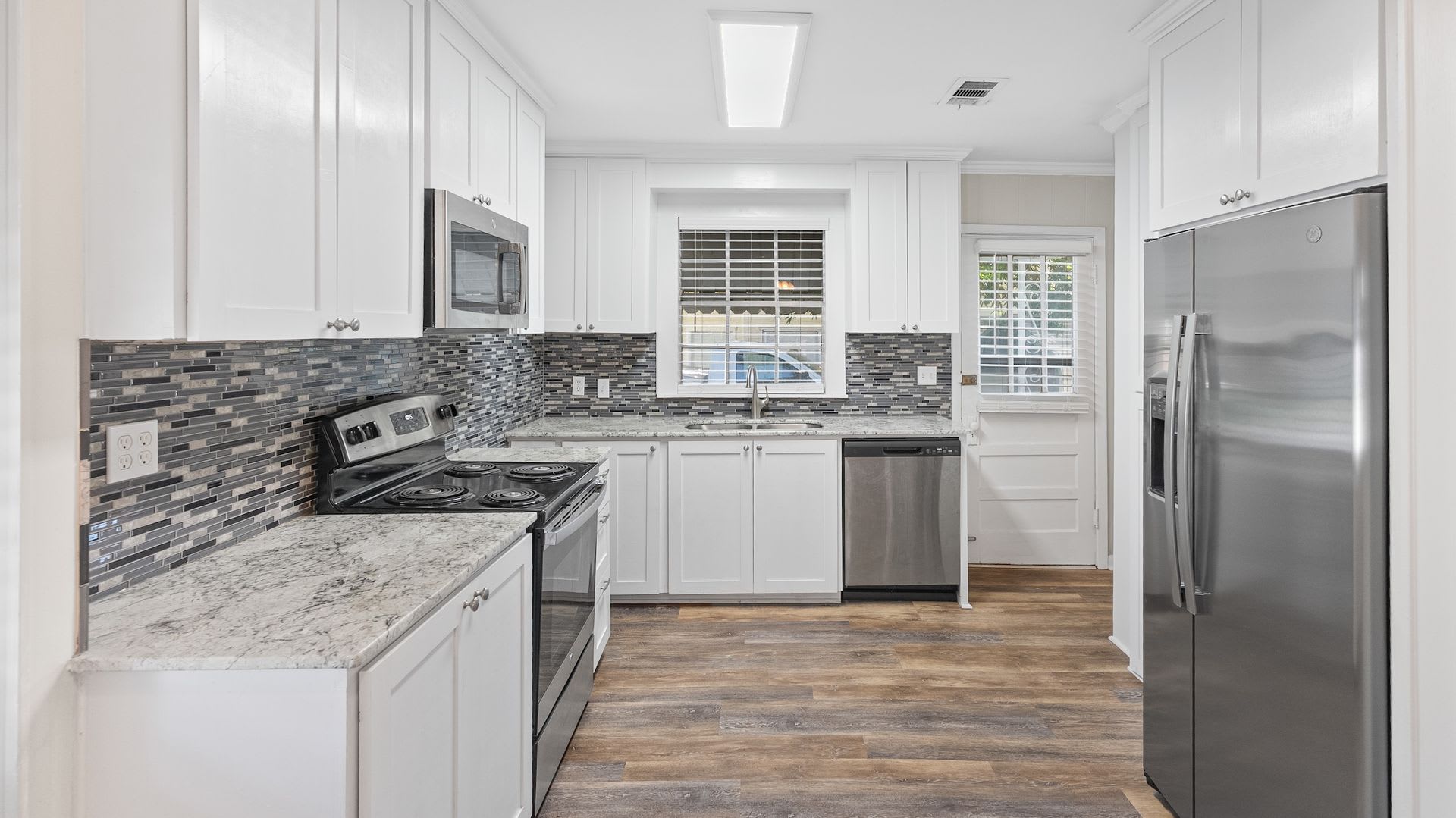 Charming 2-Bedroom Home in the Heart of Port Allen's Garden District – photo 1 of 8