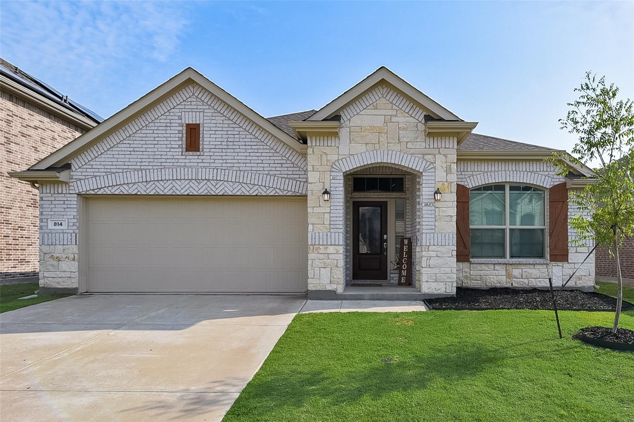814 Bluewood Street – photo 1