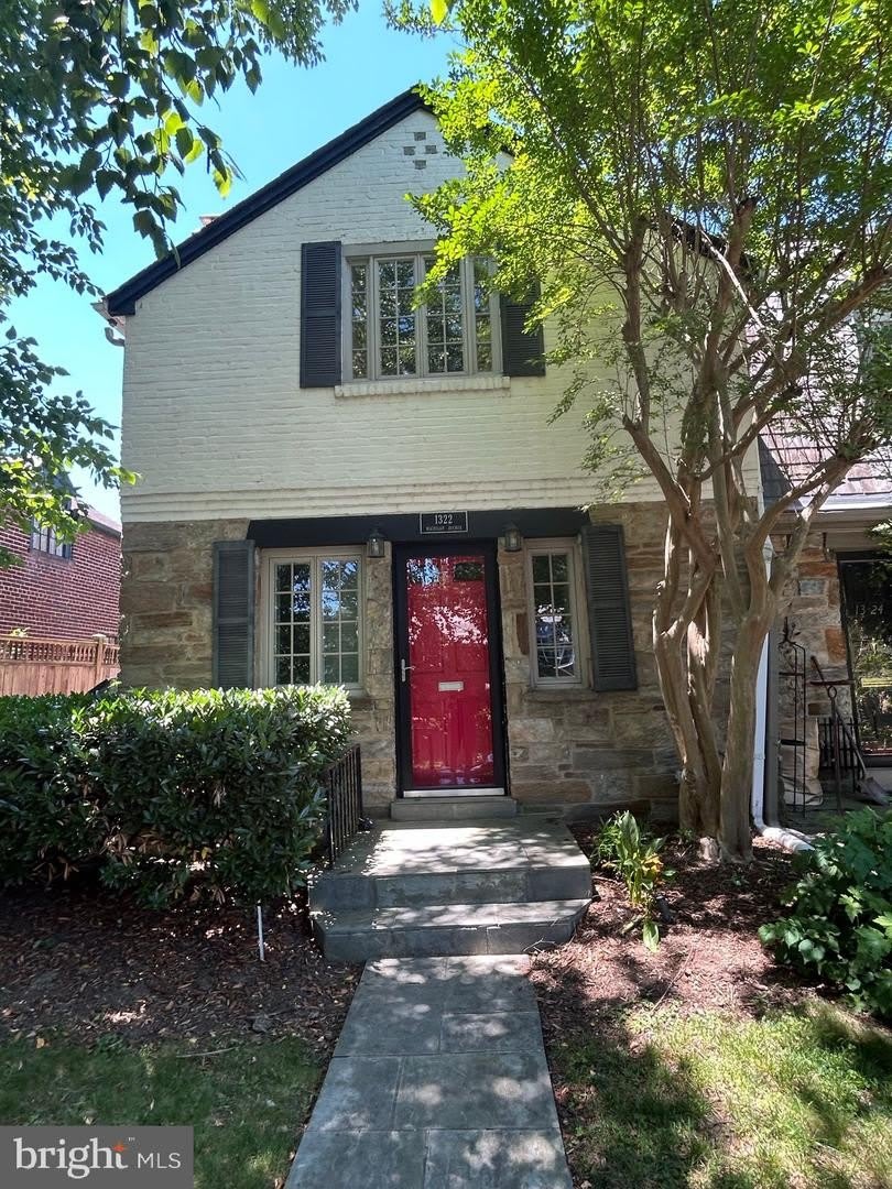 1322 MICHIGAN AVE – photo 1 of 13