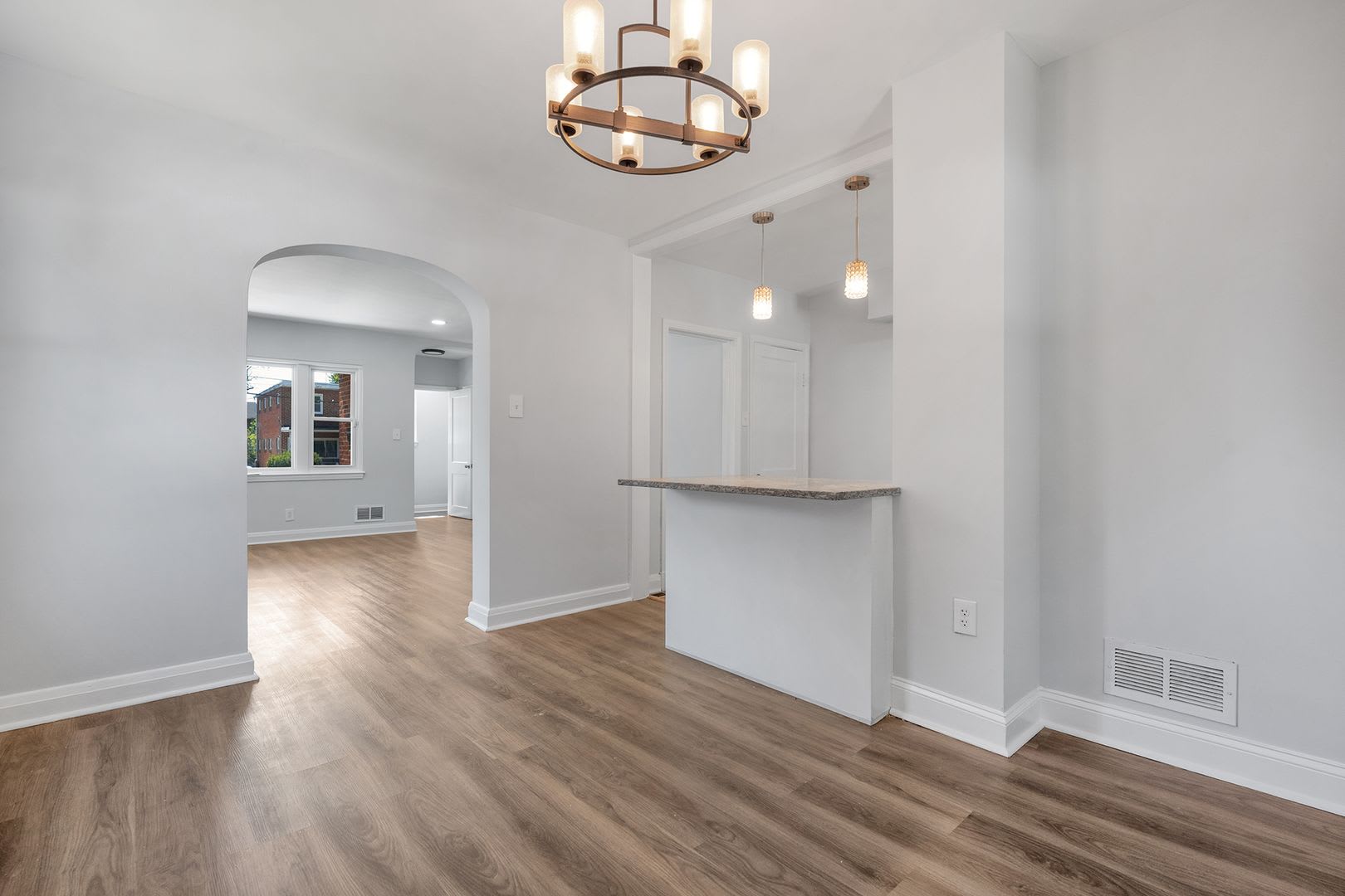 Newly Renovated 3 Bedroom 2 Bathroom. Challenged credit considered. – photo 1