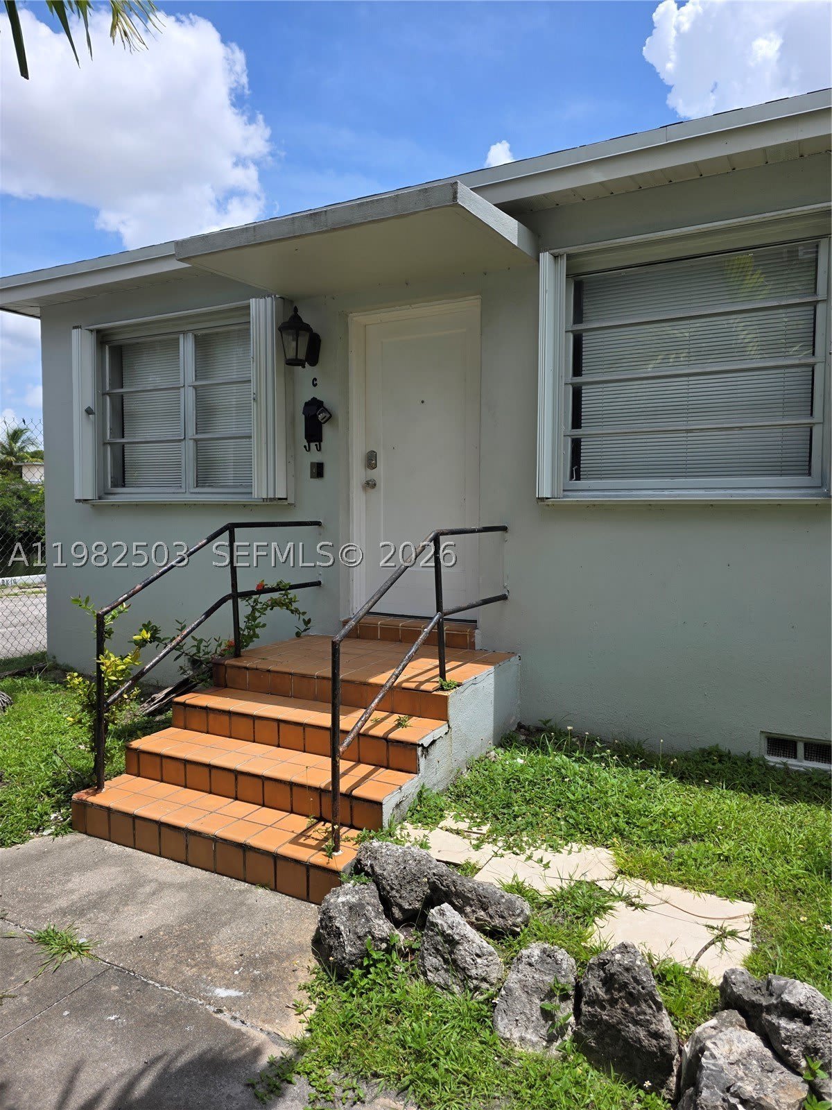 57 Esplanade Dr – photo 1 of 10