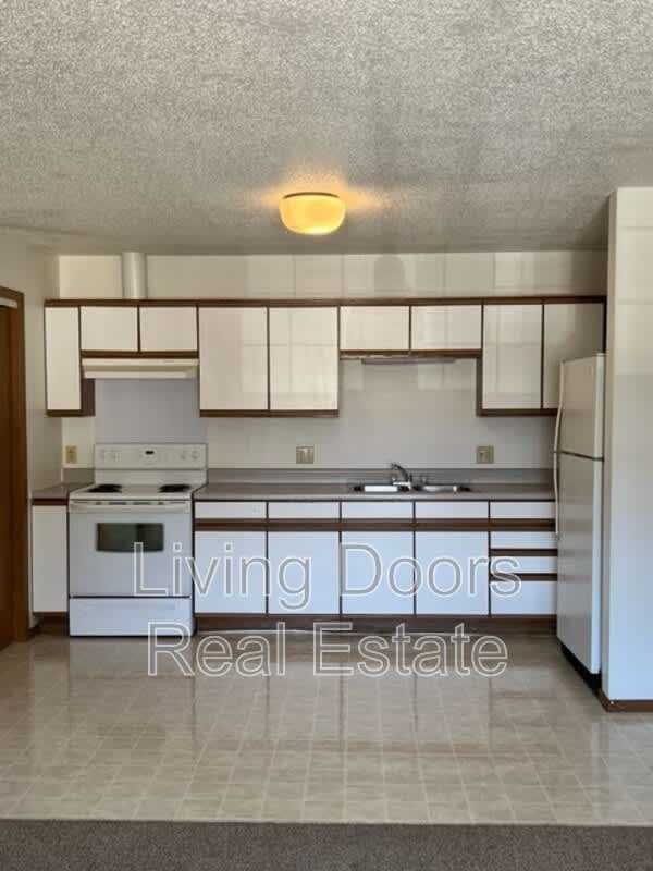 607 S. Washington St – photo 1 of 21