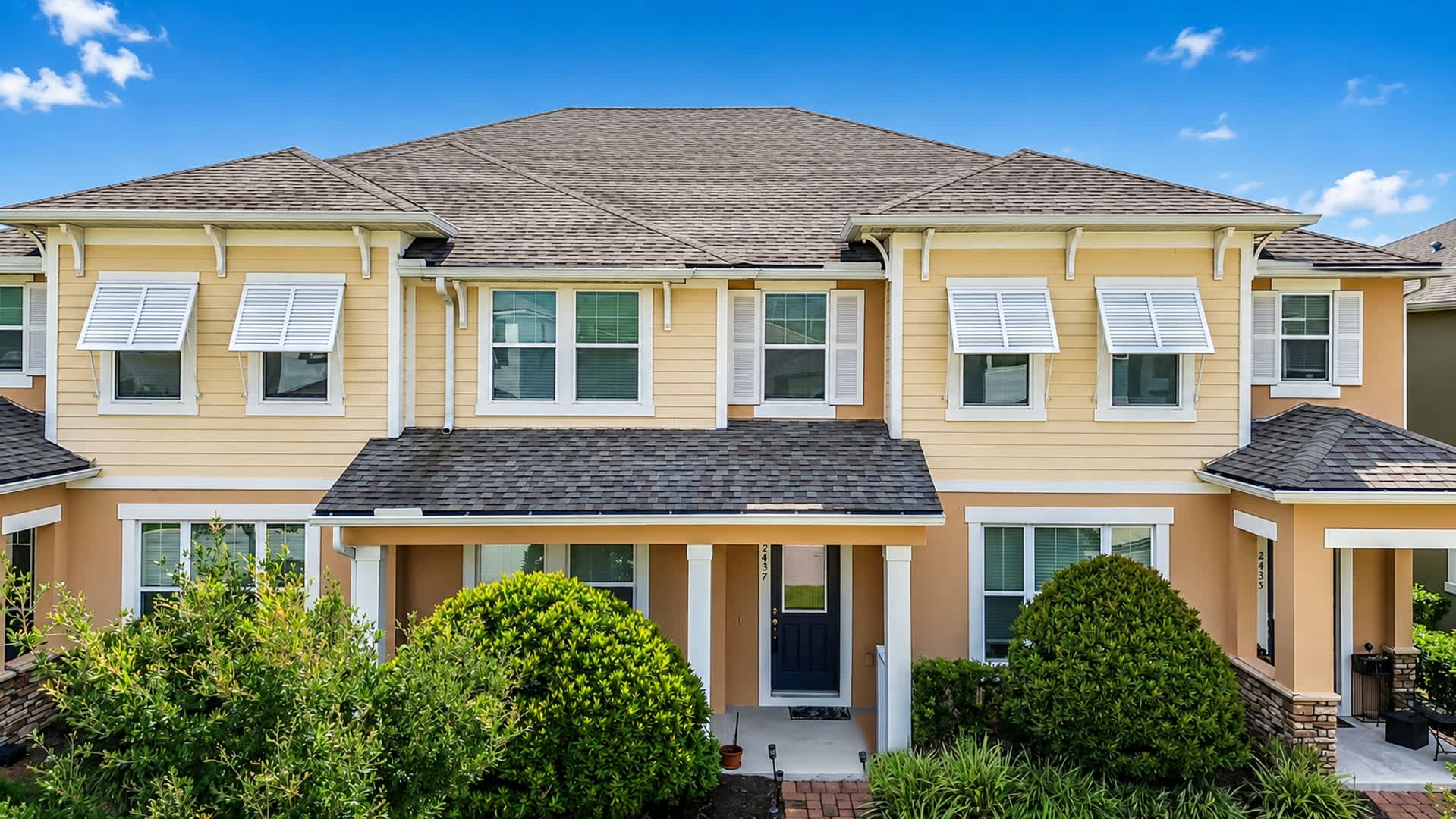 Beautiful 3 Bedroom Townhome With Private Balcony In Guard Gated Tapestry – photo 1