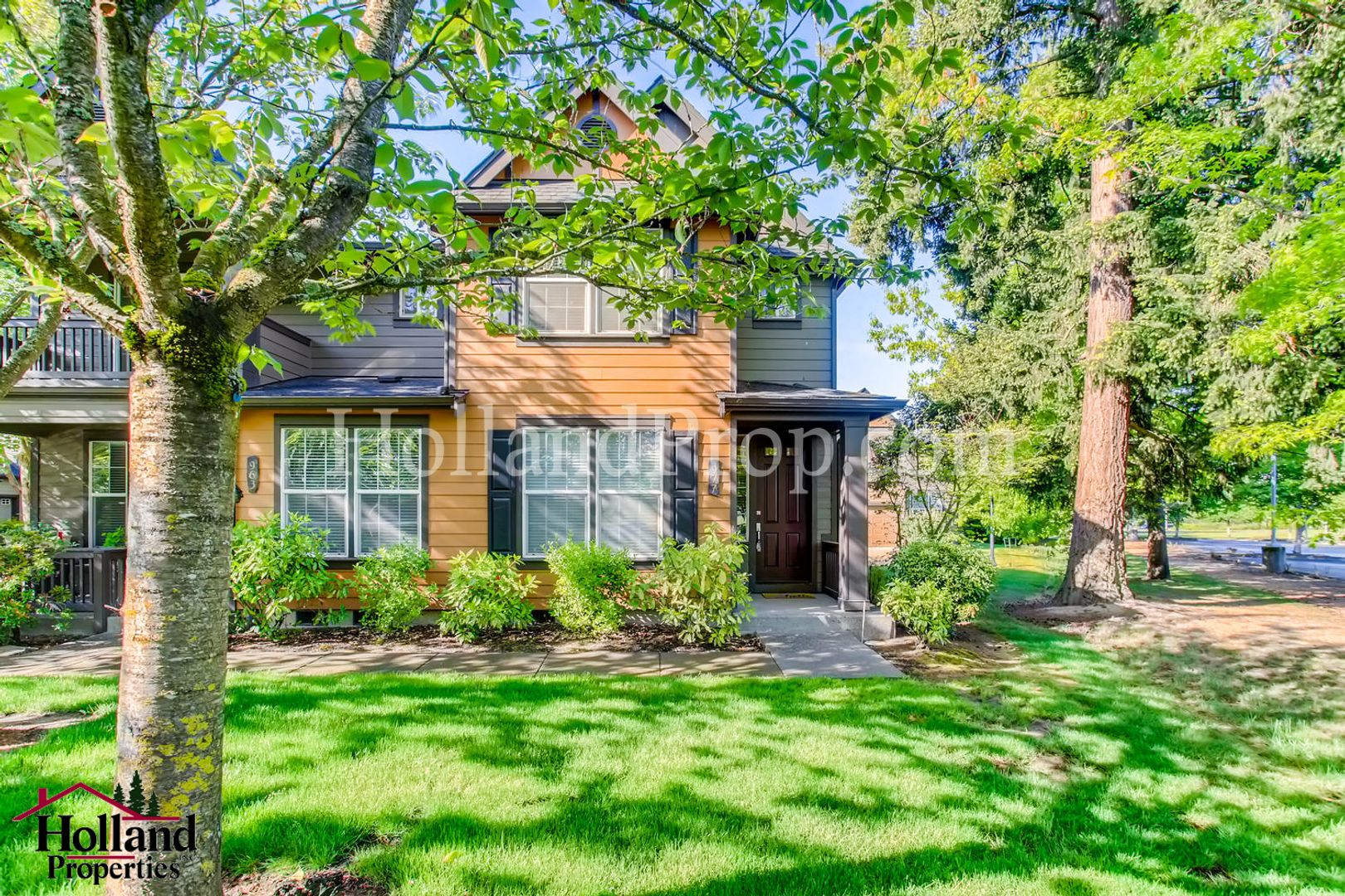 Beautiful Condo In Excellent Hillsboro Location! – photo 1