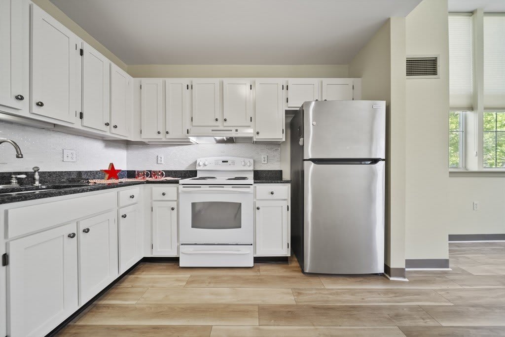 24 Cobblestone Ln – photo 1 of 18