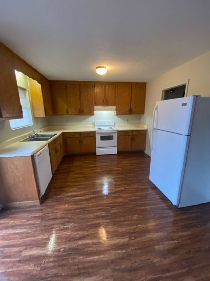Feemster Lake Apartments – photo 1 of 8