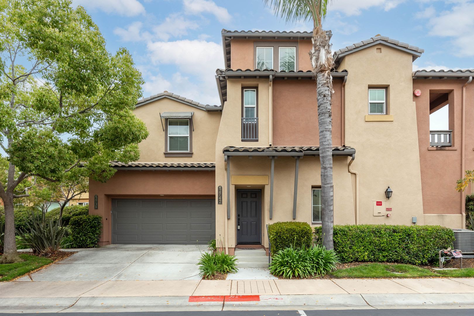 Best Townhouse in Mission Valley – Escala Townhome for Rent – photo 1