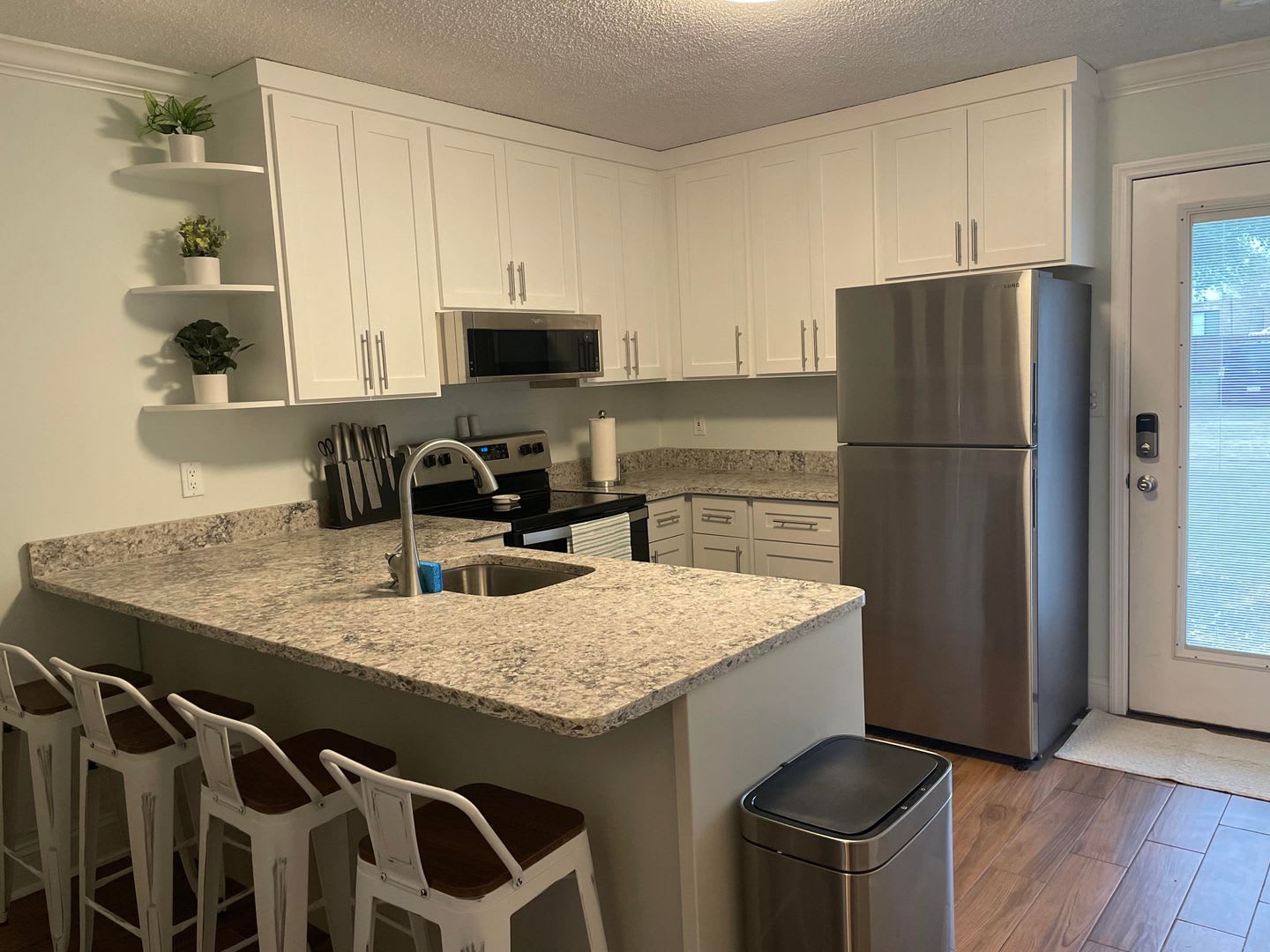 Optional Furnished Executive Rental Downtown – photo 1