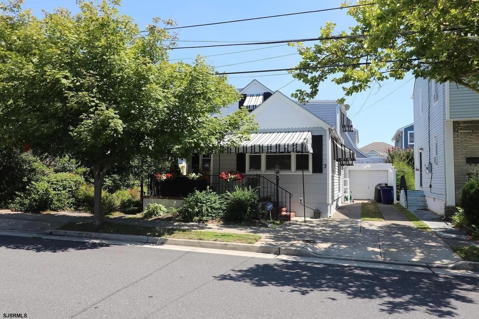 3 N Delavan Ave – photo 1 of 29