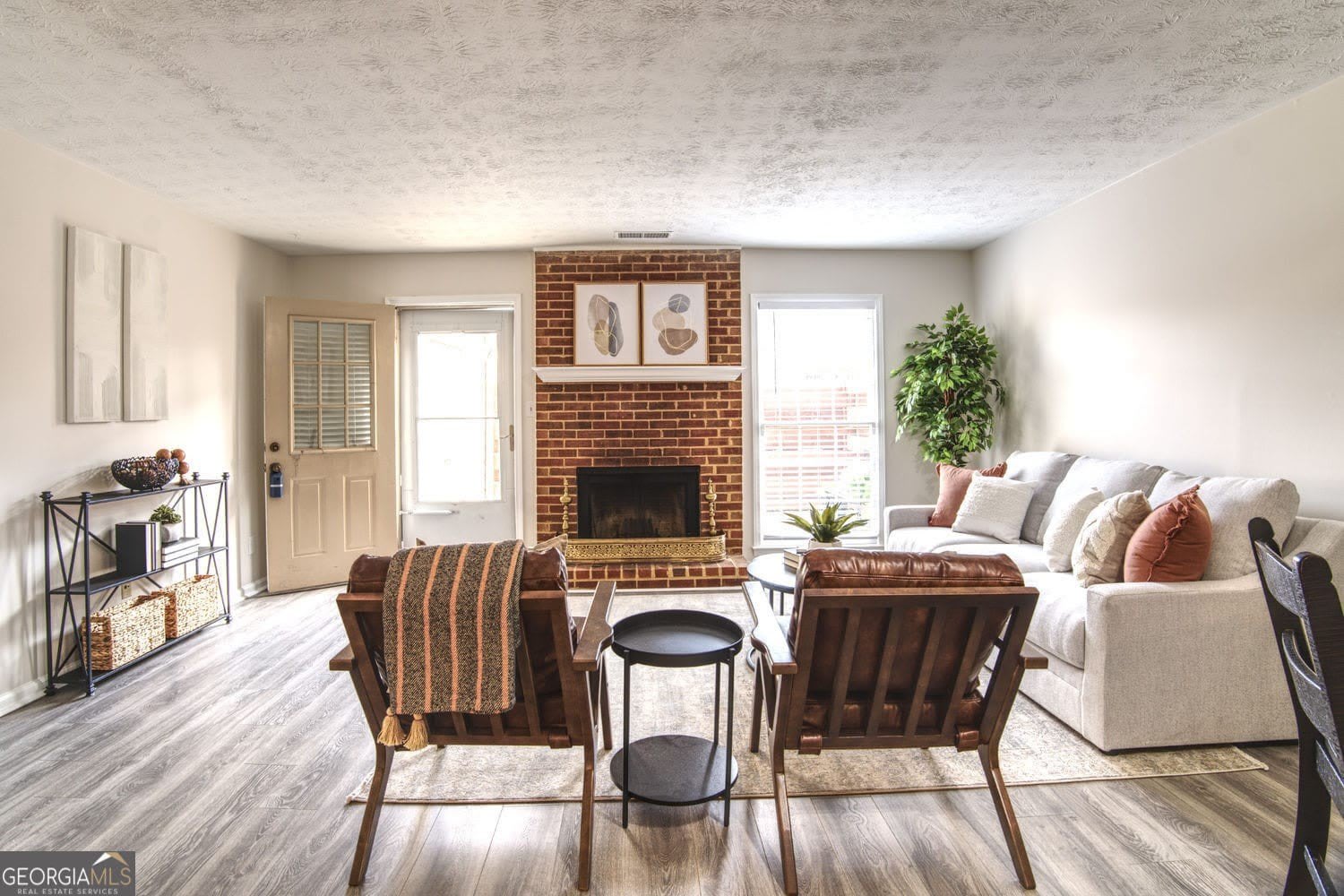587 Wedgewood Drive – photo 1 of 9