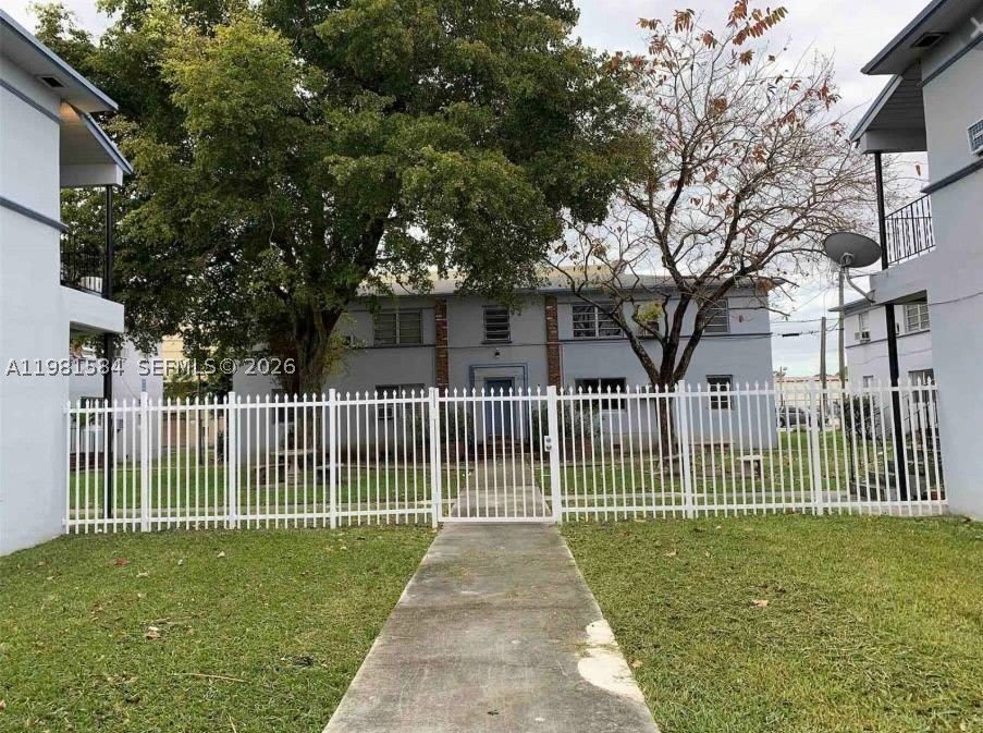424 NE 82nd St – photo 1