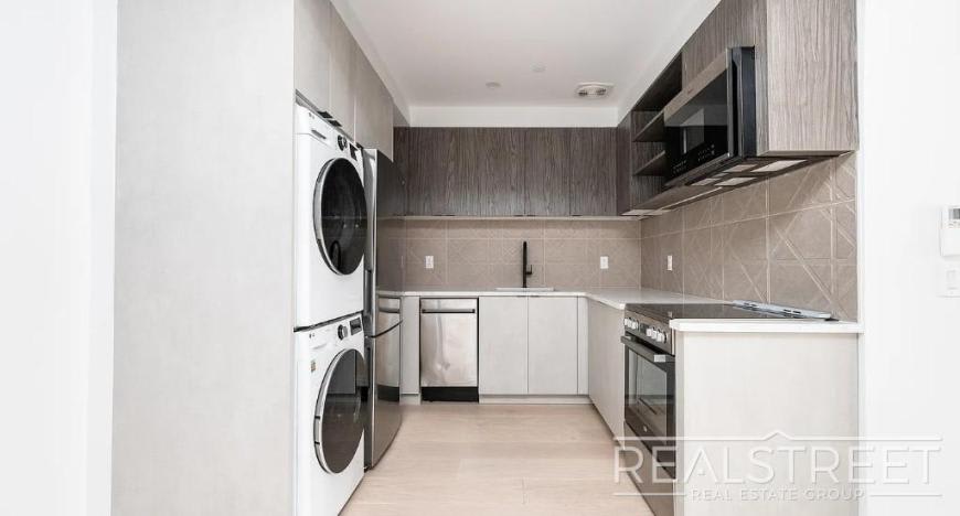 37-25 32nd Street – photo 1