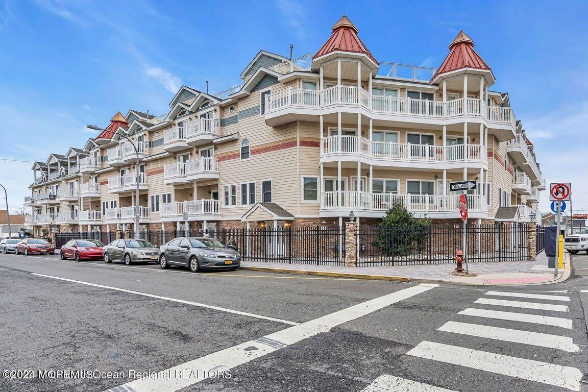 21 Blaine Avenue – photo 1