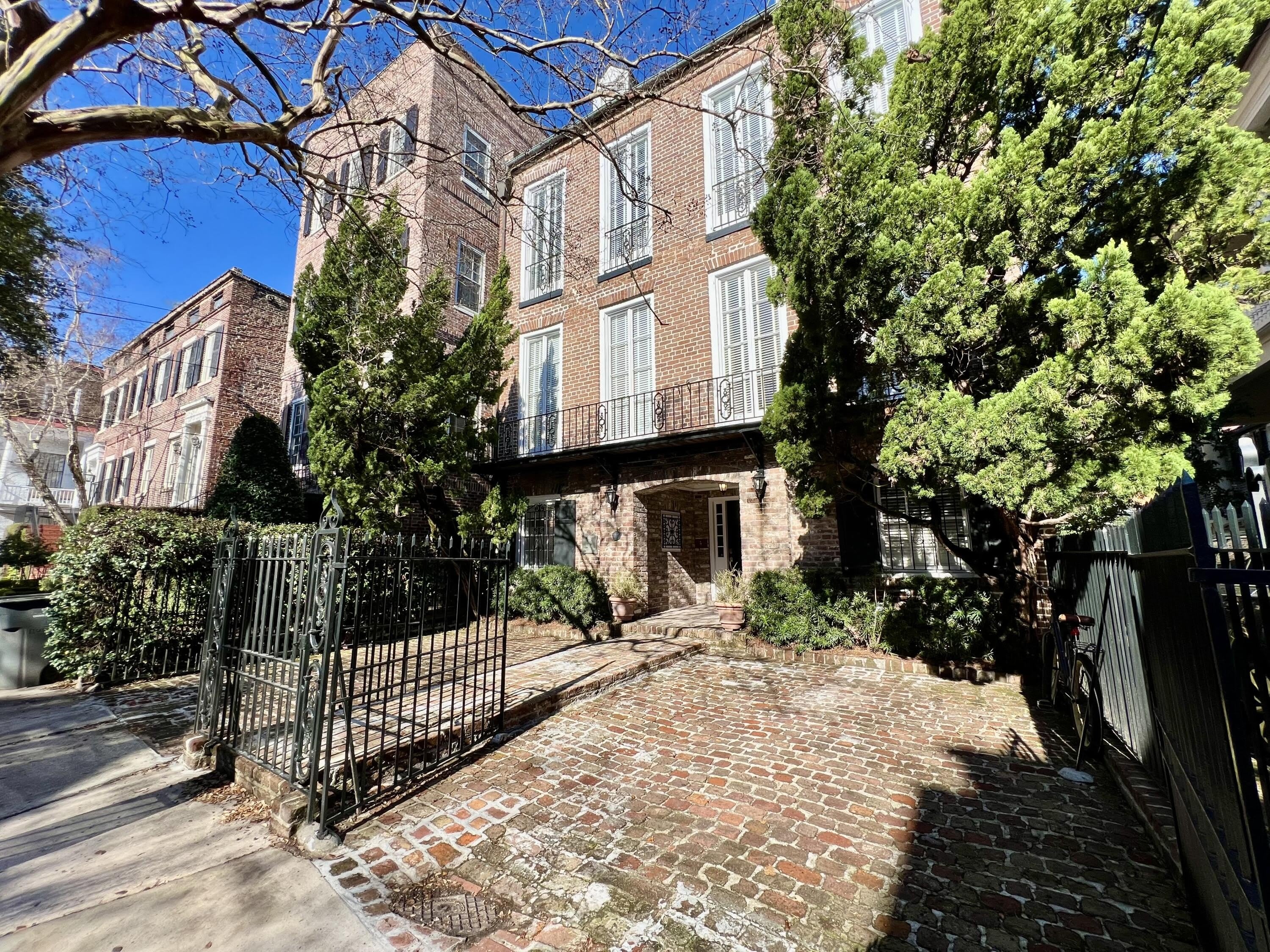 12 Wentworth Street – photo 1 of 11