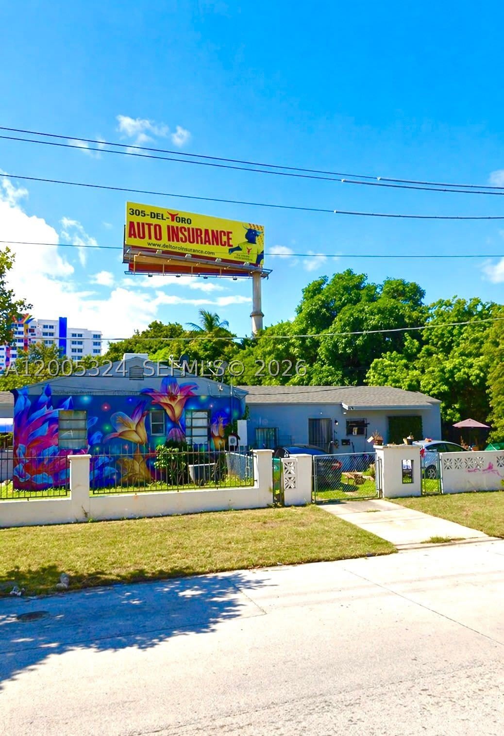 301 NW 37th St – photo 1