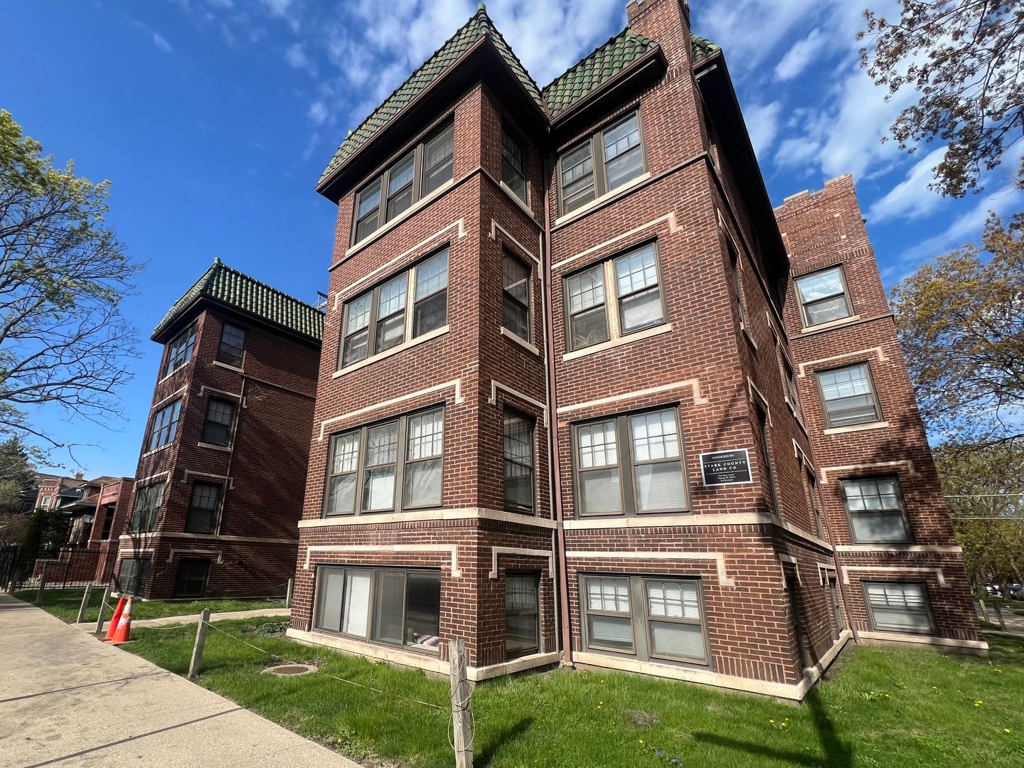 Brand New Renovation, 2bed/1bath Apartment in Historic Ravenswood Manor Neighborhood – photo 1