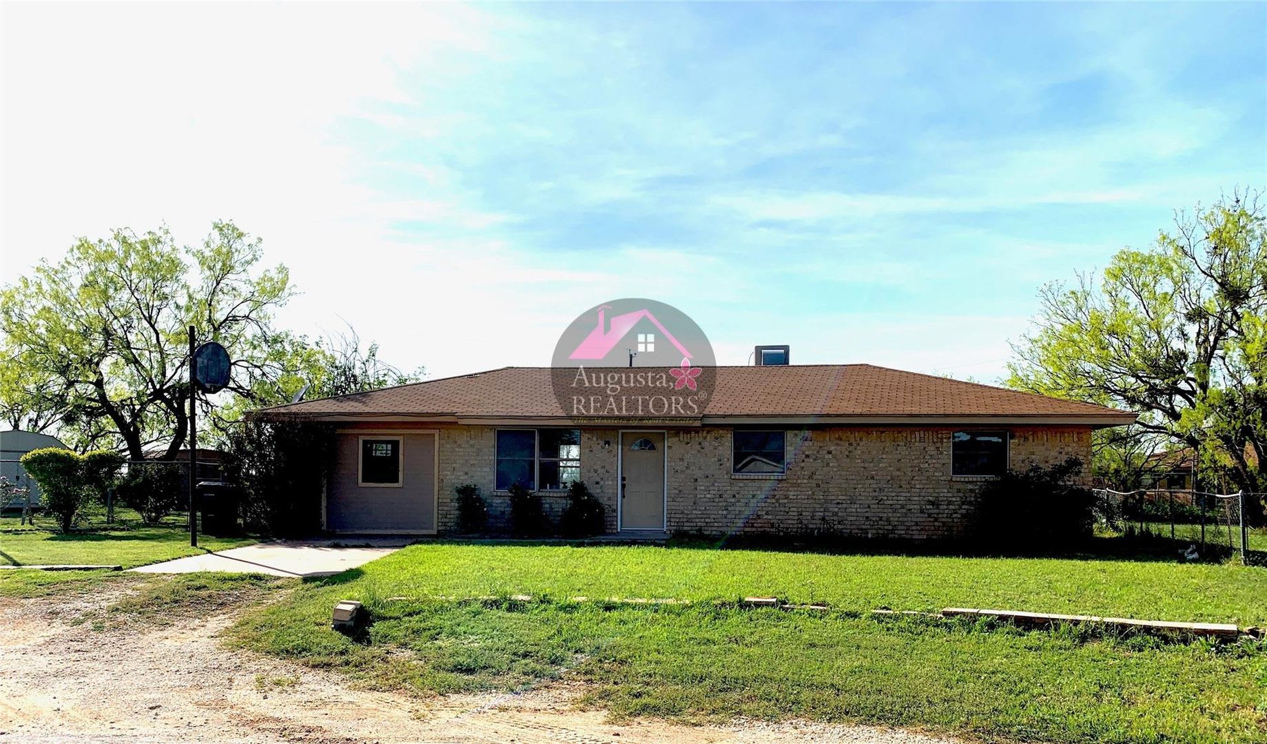 4 bedroom house in Merkel! – photo 1 of 13